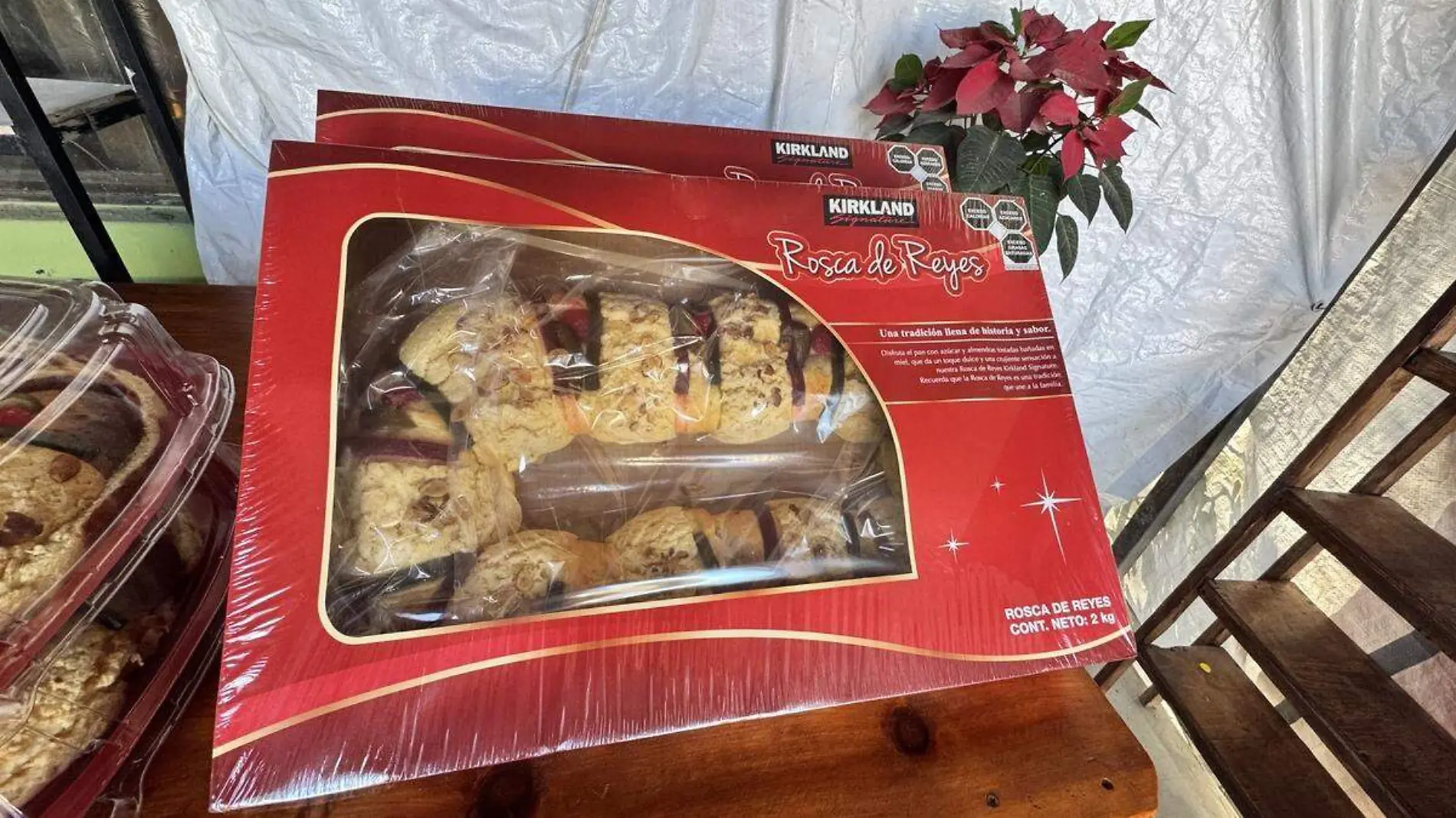 Hay roscas de reyes de costco tradicionales y rellenas 